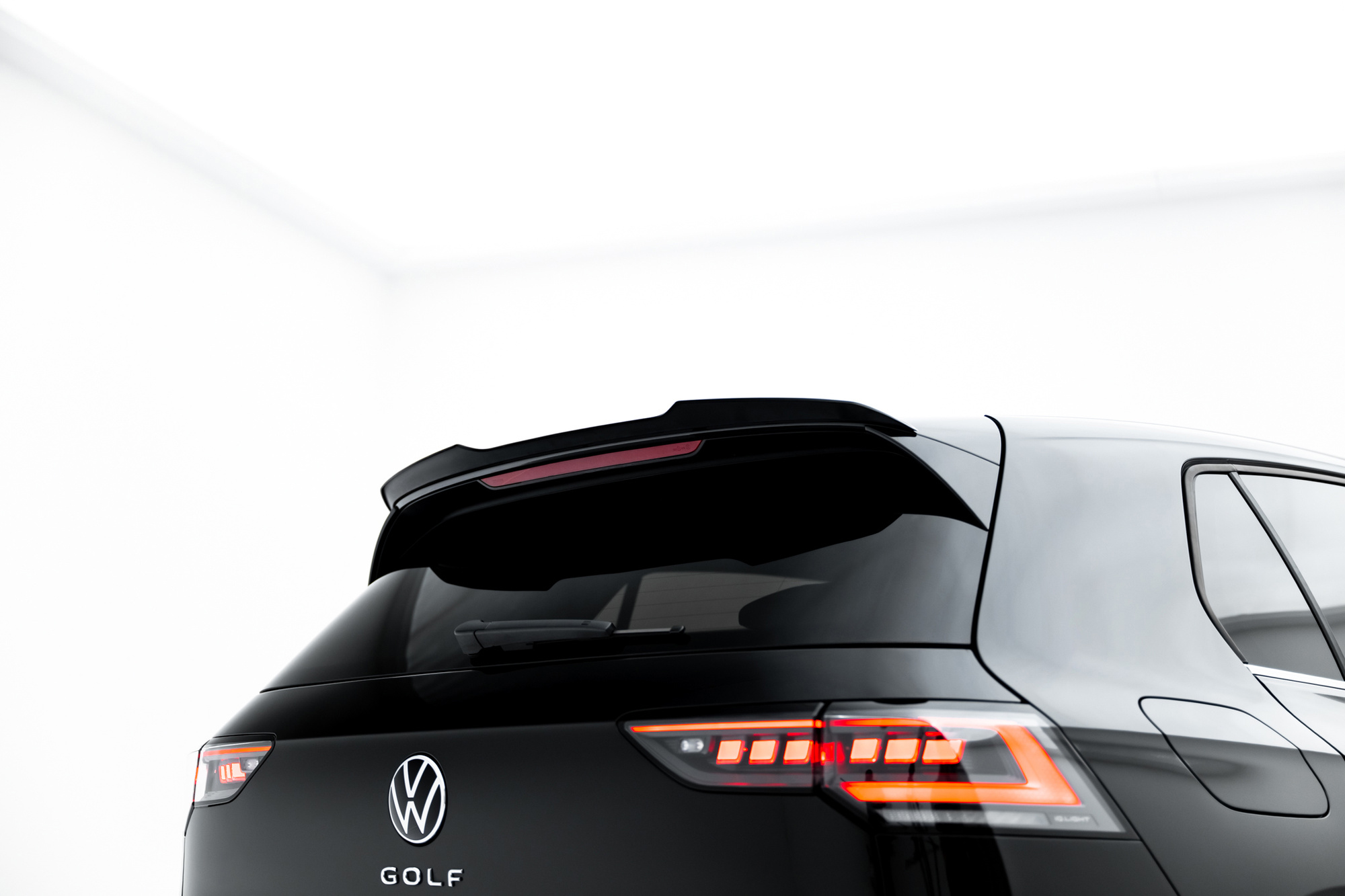 Spoiler V.1 Volkswagen Golf 8 Maxton Glans Zwart