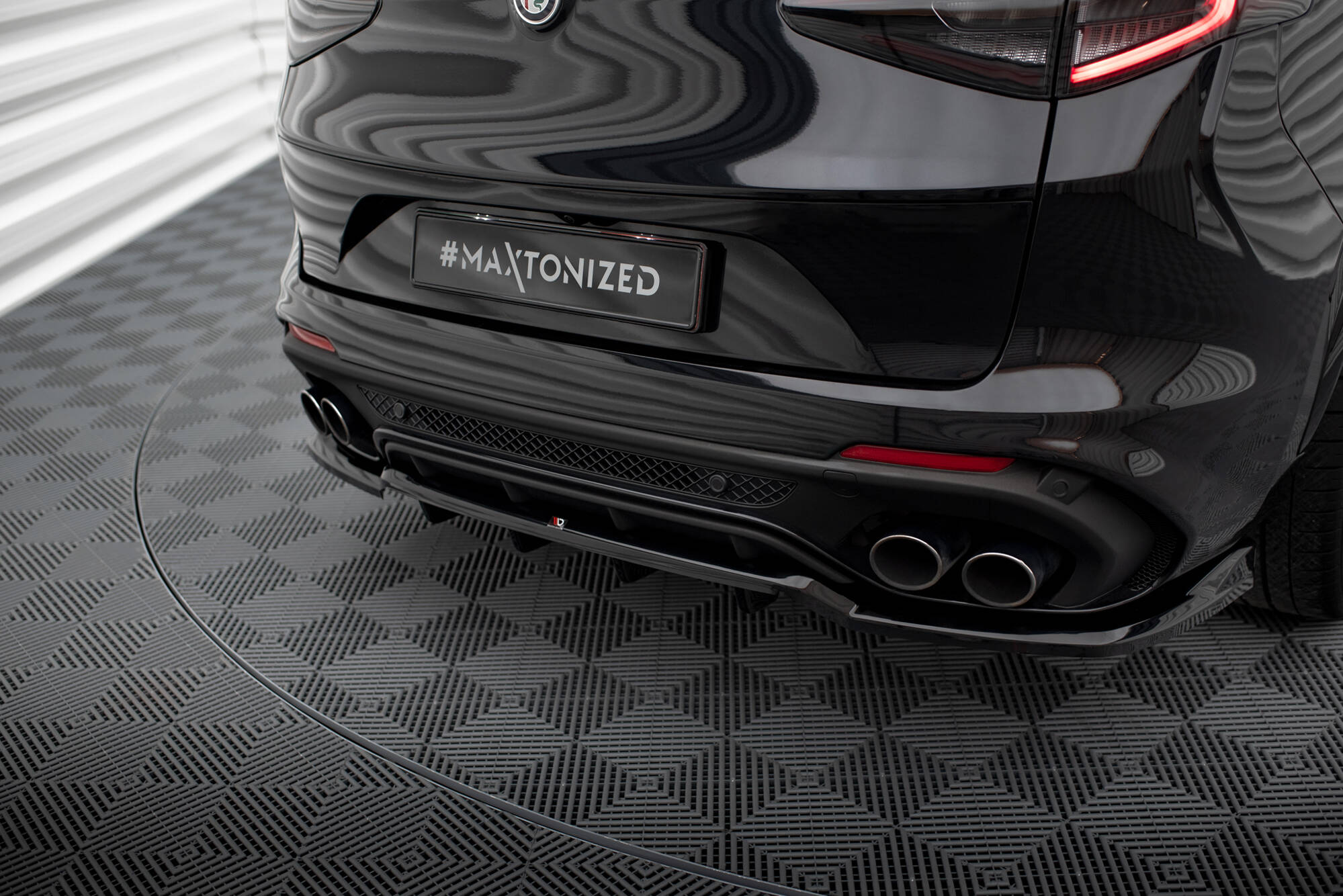 Bodykit Alfa Romeo Stelvio Quadrifoglio MK1 Maxton Glanzend zwart