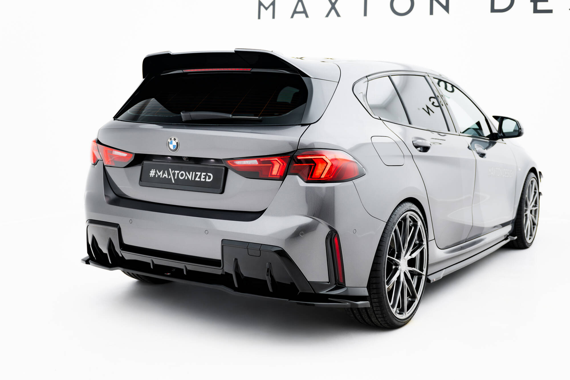 Bodykit V.2 BMW 1 M-Pack F70 Maxton Glanzend zwart