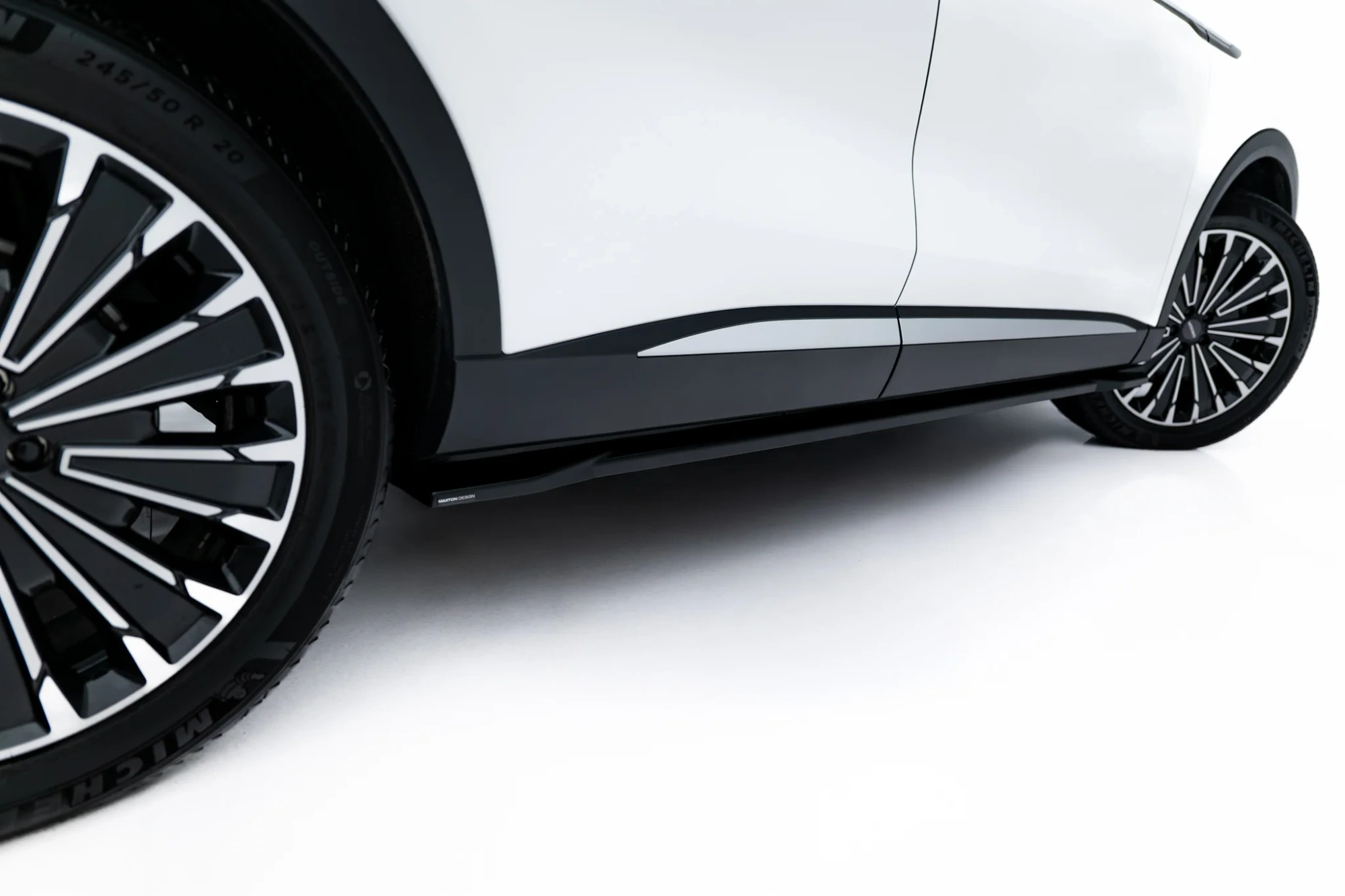 Side Skirts Diffusers Omoda 9 Mk1 Maxton Glanzend Zwart