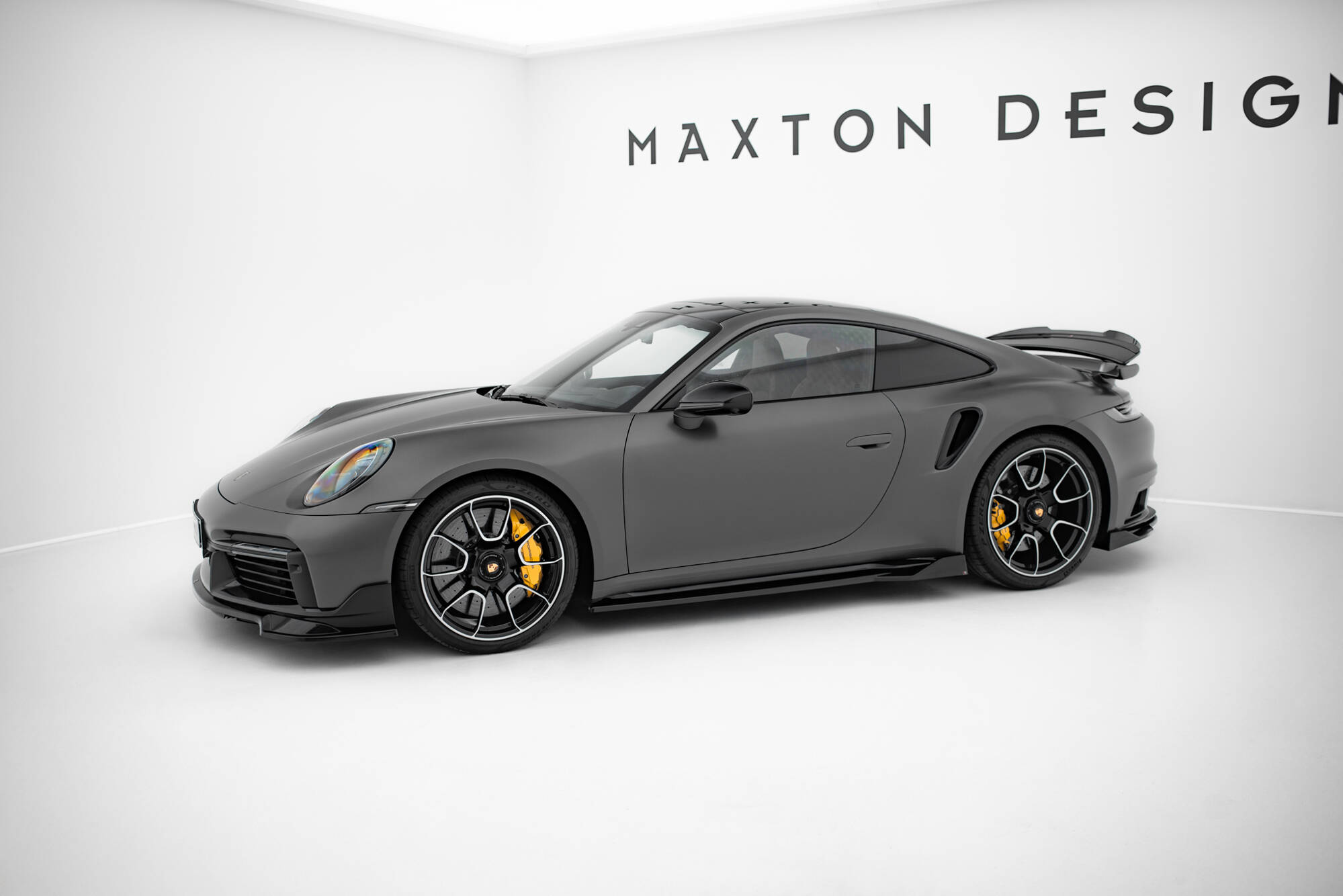 Bodykit Porsche 911 Turbo S Sport Package 992 Maxton Glanzend zwart