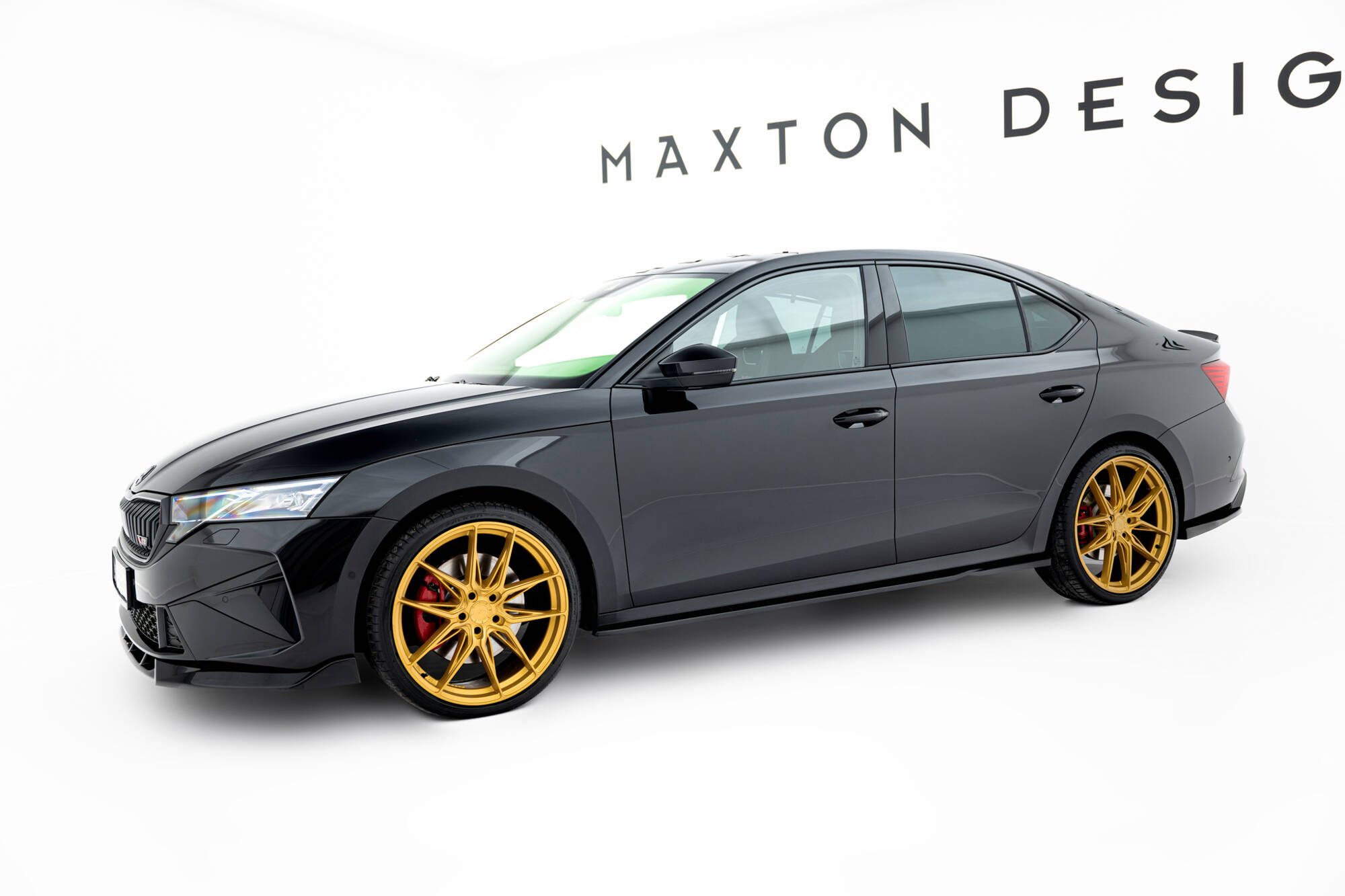 Zijskirts V.1 Skoda Octavia RS Liftback / Combi MK4 Facelift Maxton Glanzend zwart