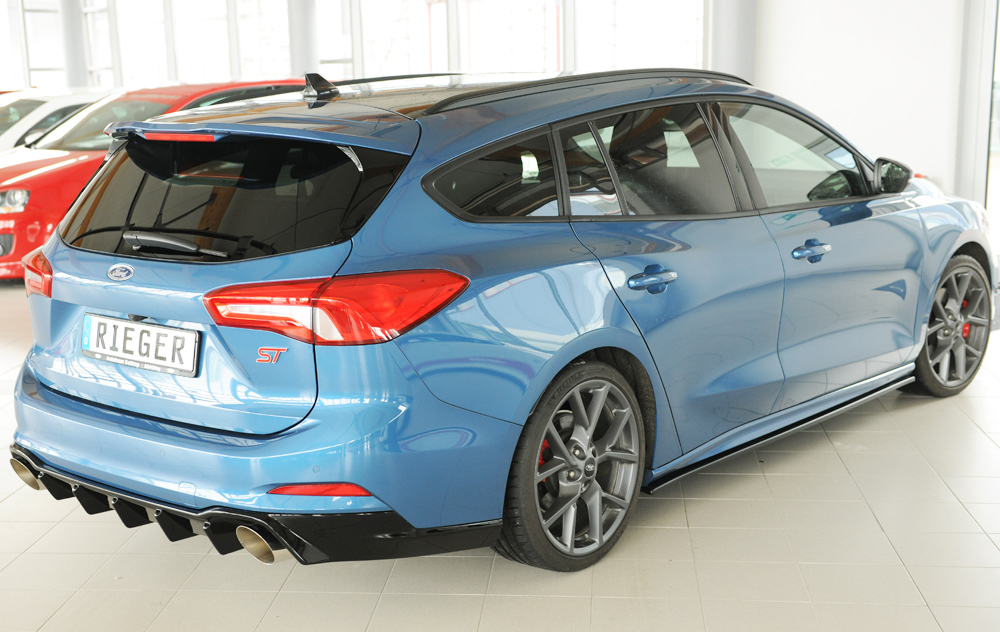 Diffuser Ford Focus Station Glans zwart voor trekhaak