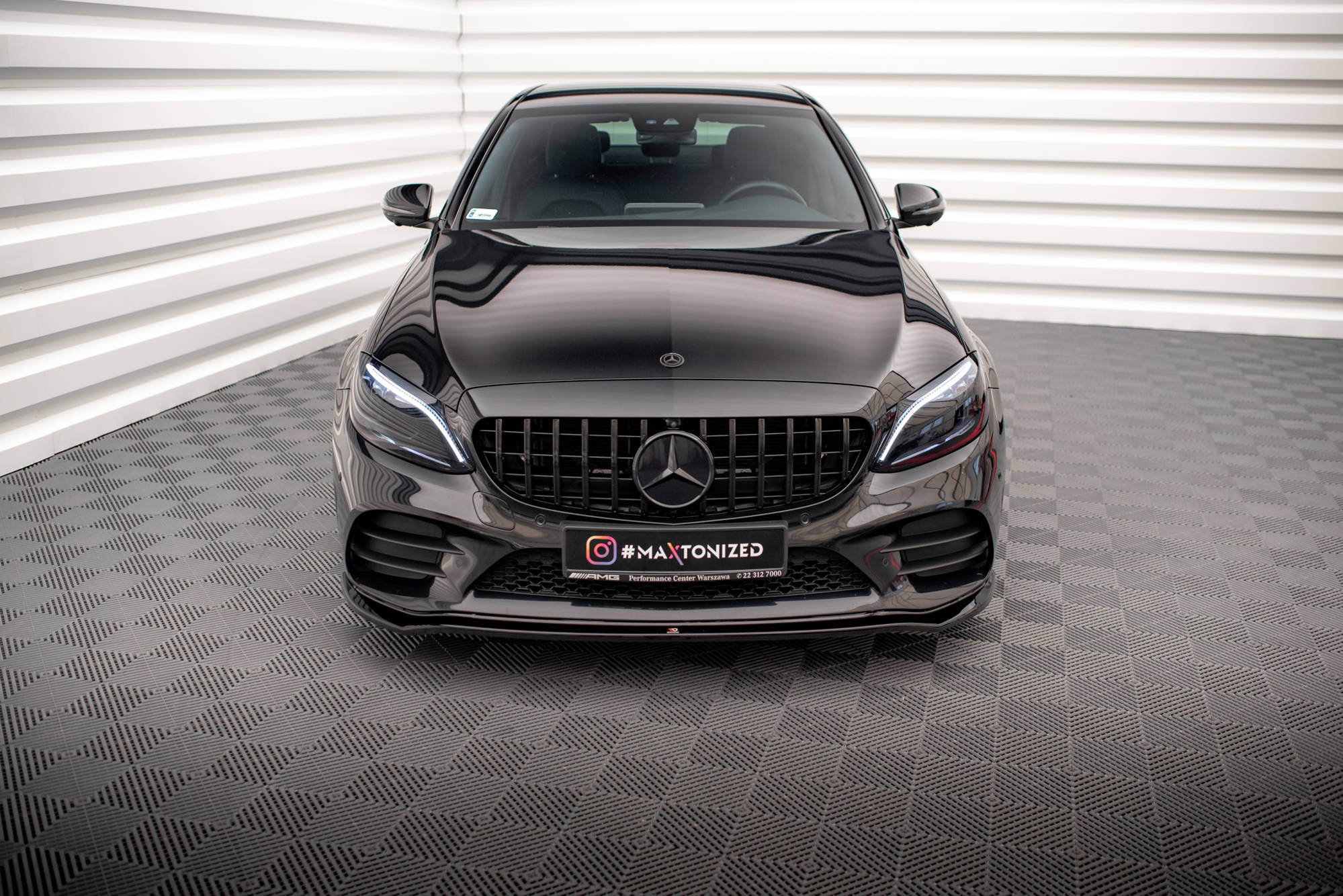 Bodykit Mercedes-Benz C AMG-Line Sedan / Estate W205 Facelift / S205 Facelift Maxton Glanzend zwart