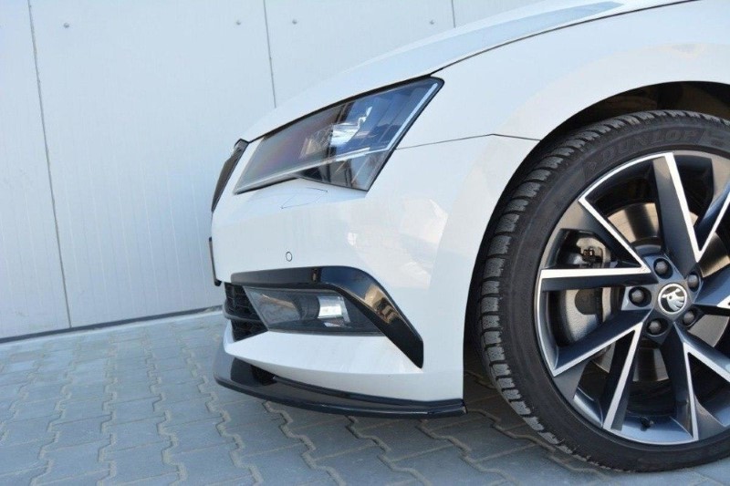 Frames voor verlichting Skoda Superb Maxton Design glans zwart