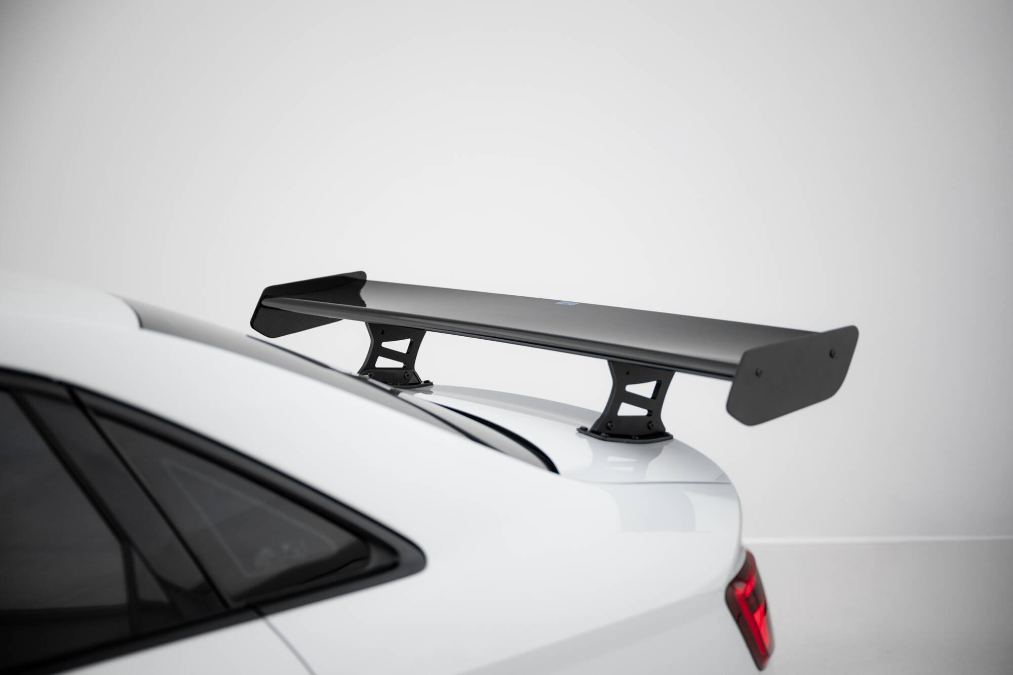 Carbon Spoiler + LED Audi A3 / A3 S-Line / S3 / RS3 Sedan 8Y / 8Y Facelift Maxton Glanzend zwart