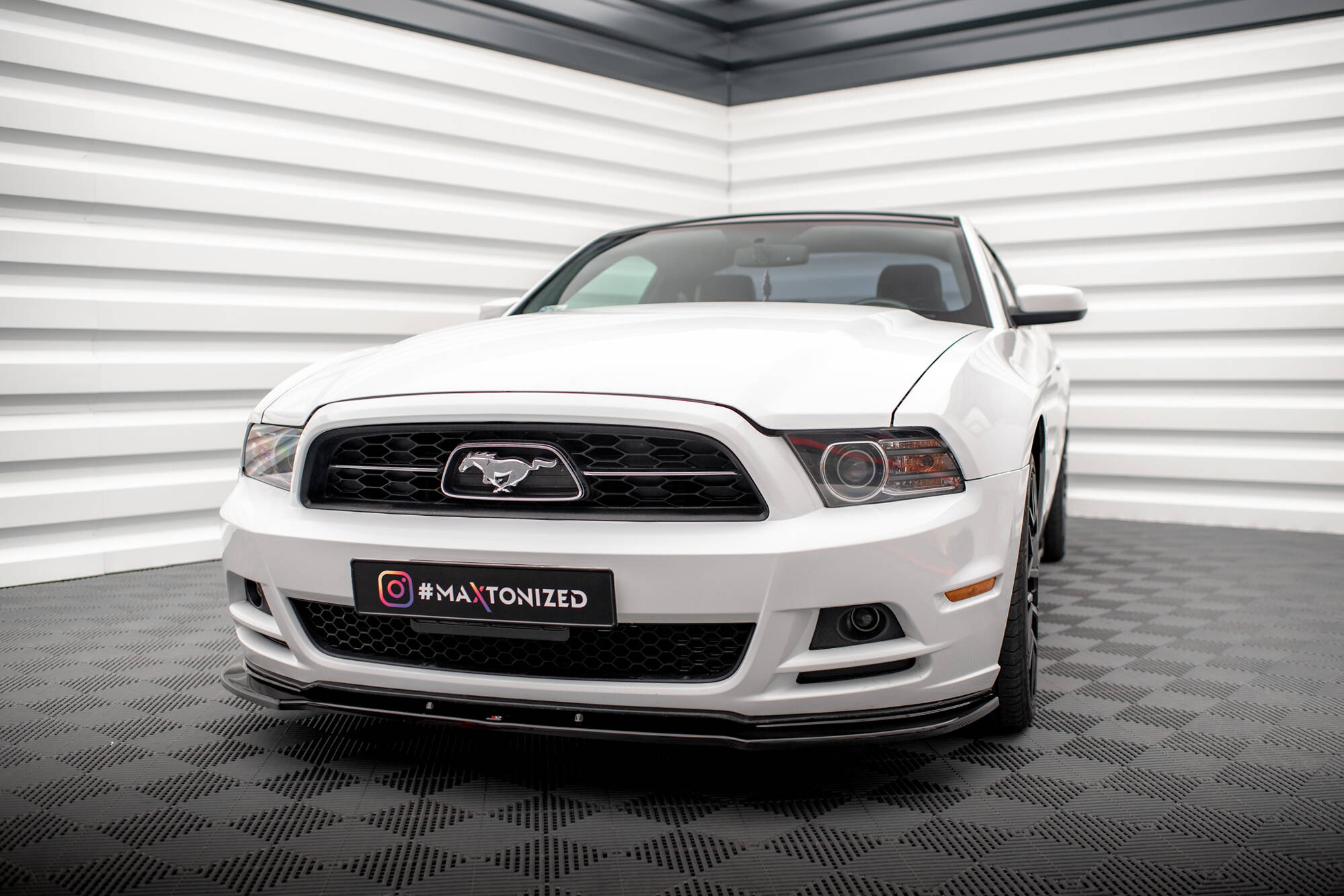 Bodykit Ford Mustang MK5 Facelift Maxton Glanzend zwart