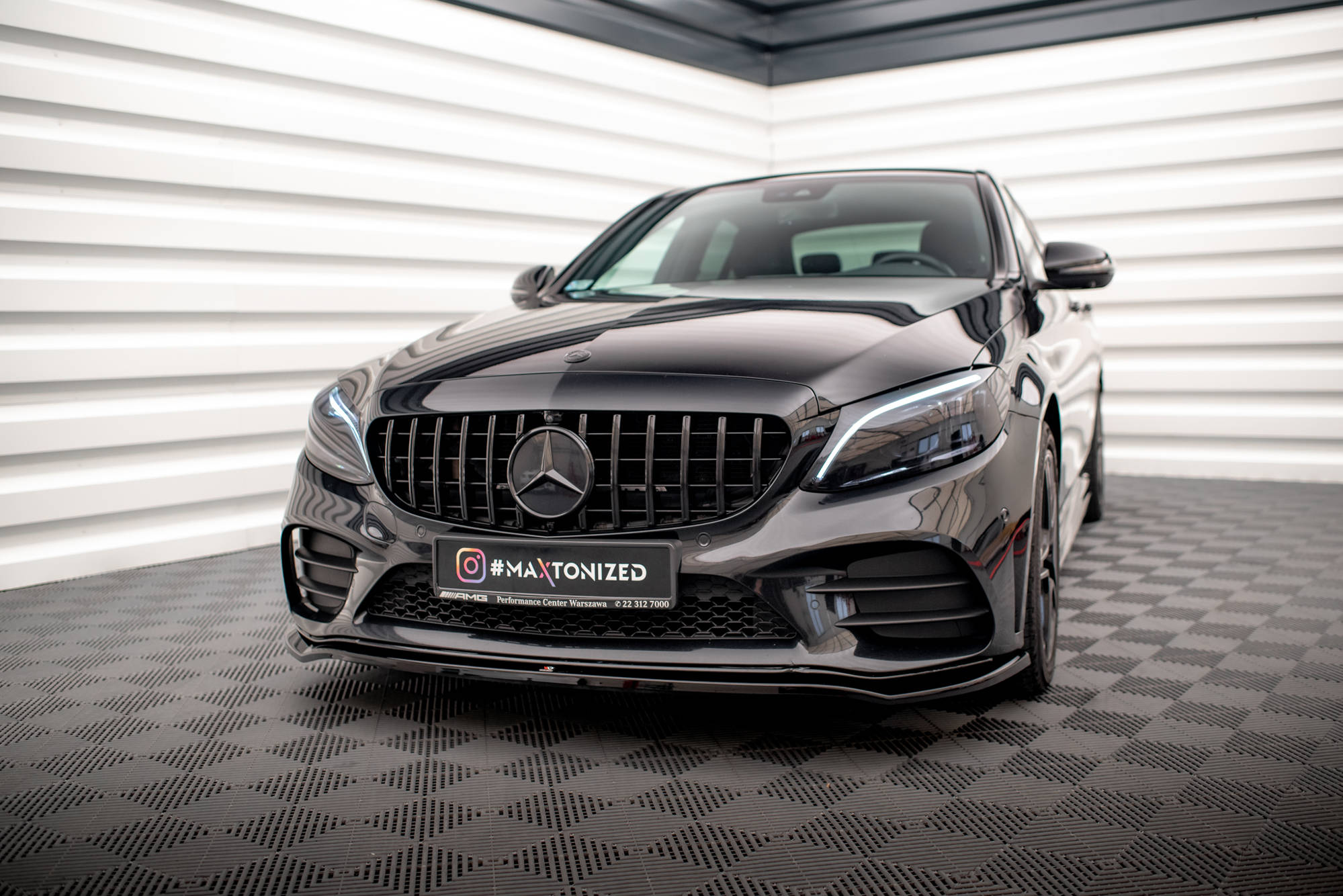 Bodykit Mercedes-Benz C AMG-Line Sedan / Estate W205 Facelift / S205 Facelift Maxton Glanzend zwart