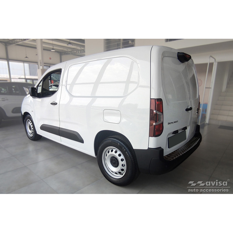 Matzwart Aluminium Achterbumperprotector  Citroën Berlingo (Multispace) & Peugeot Partner 2008-2015 & 2015-2018 & 2018- & Peugeot Rifter 2018- & Opel Combo E 2018- & Toyota Proace City/Verso 2019- & Fiat Doblo 2022- 'Riffled Plate'