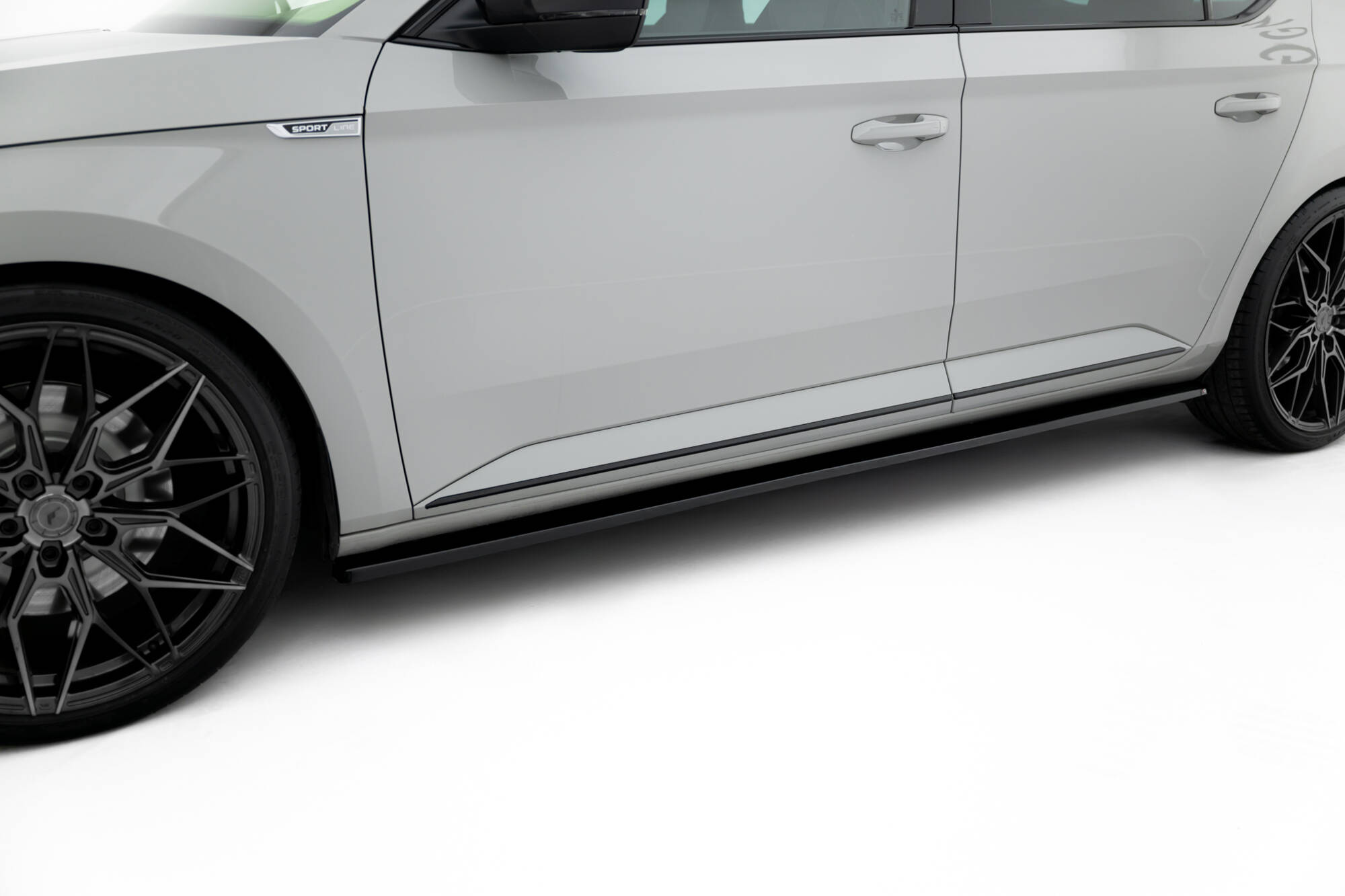 Bodykit V.2 Skoda Superb Liftback MK3 Maxton Glanzend zwart