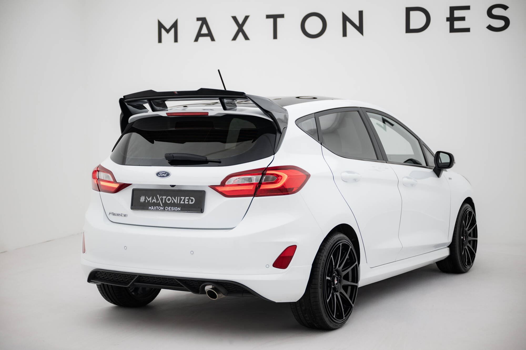 Spoiler Cap Ford Fiesta Standaard / ST / ST-Line MK8 Maxton Glanzend zwart