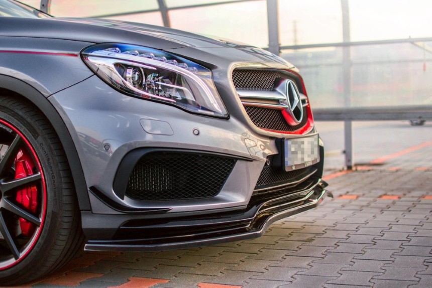 Voorspoiler Mercedes GLA 45 AMG X156 Maxton Design glans zwart