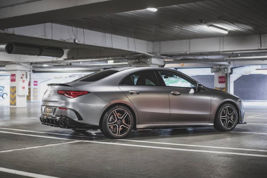 Diffuser Mercedes AMG CLA 35/45 C118 Maxton Design glans zwart