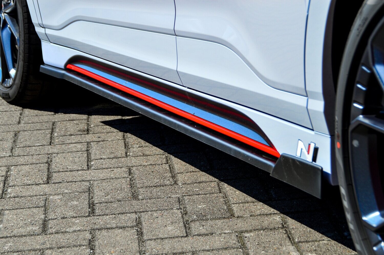 Zijskirts met vleugel achterzijde Hyundai Kona N + N-Line