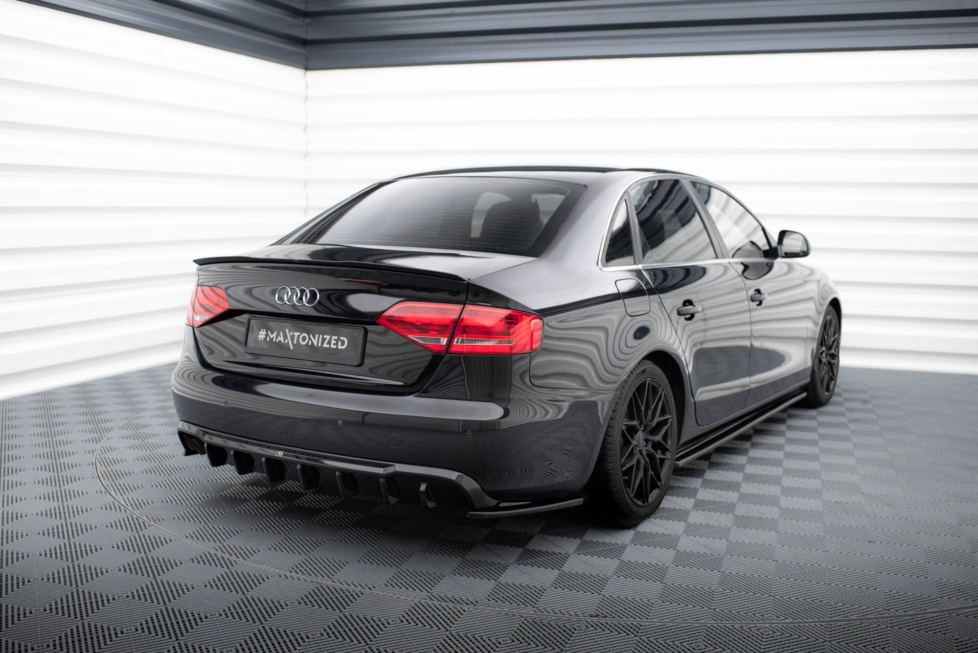 Achter Diffuser Audi A4 B8 07-11 Maxton Glans zwart (enkelzijdige versie met dubbele uitlaat)