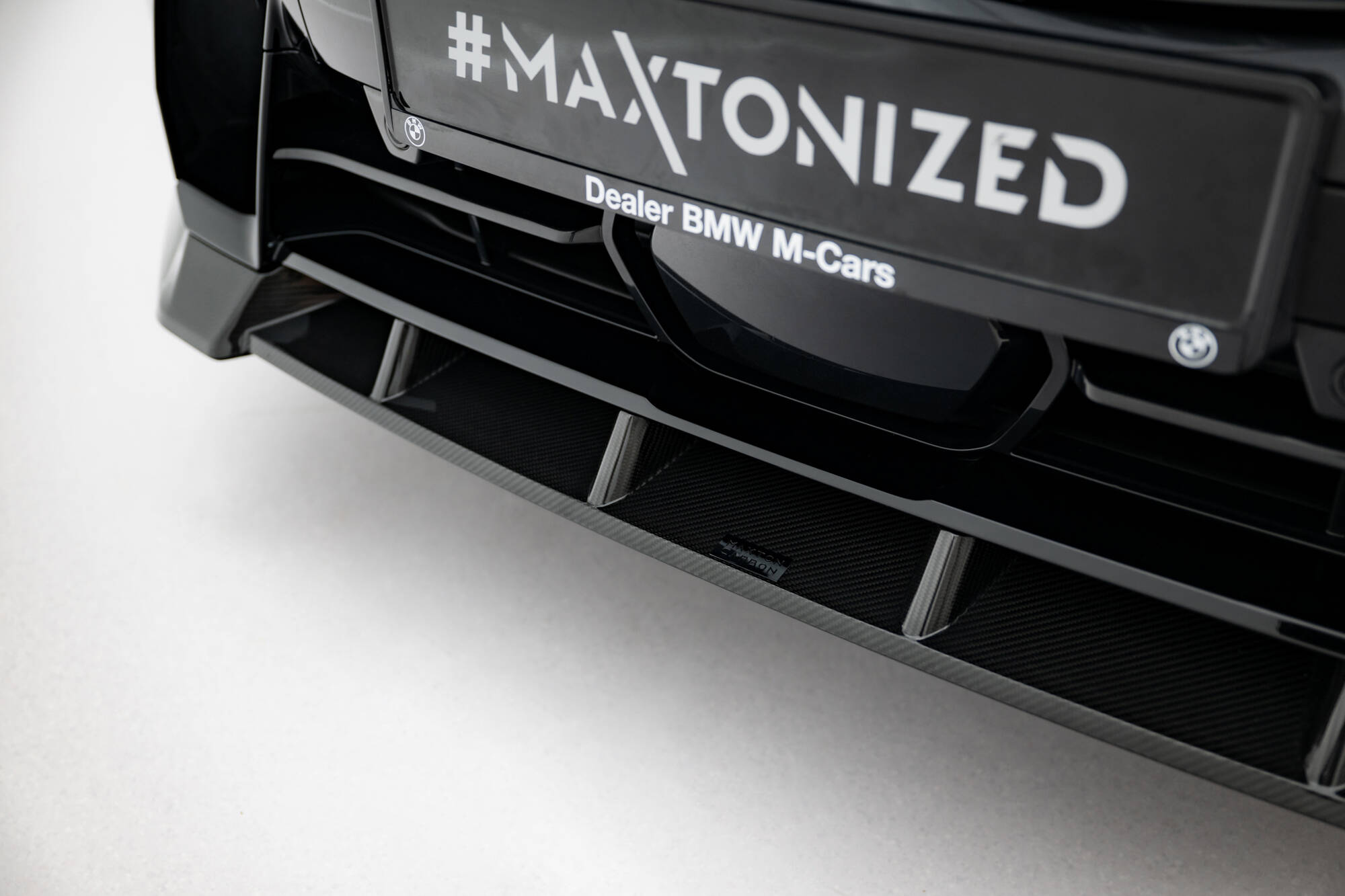 Carbon Fiber Voorspoiler BMW X7 M-Pack G07 Facelift Maxton Glanzend zwart