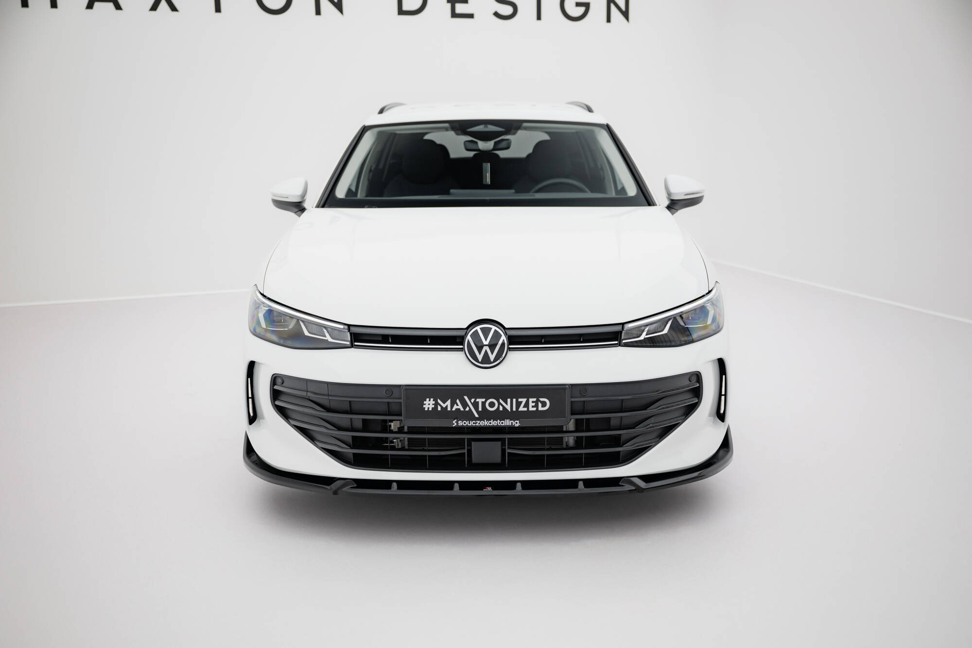 Voorspoiler V.2 Volkswagen Passat B9 Maxton Glanzend zwart