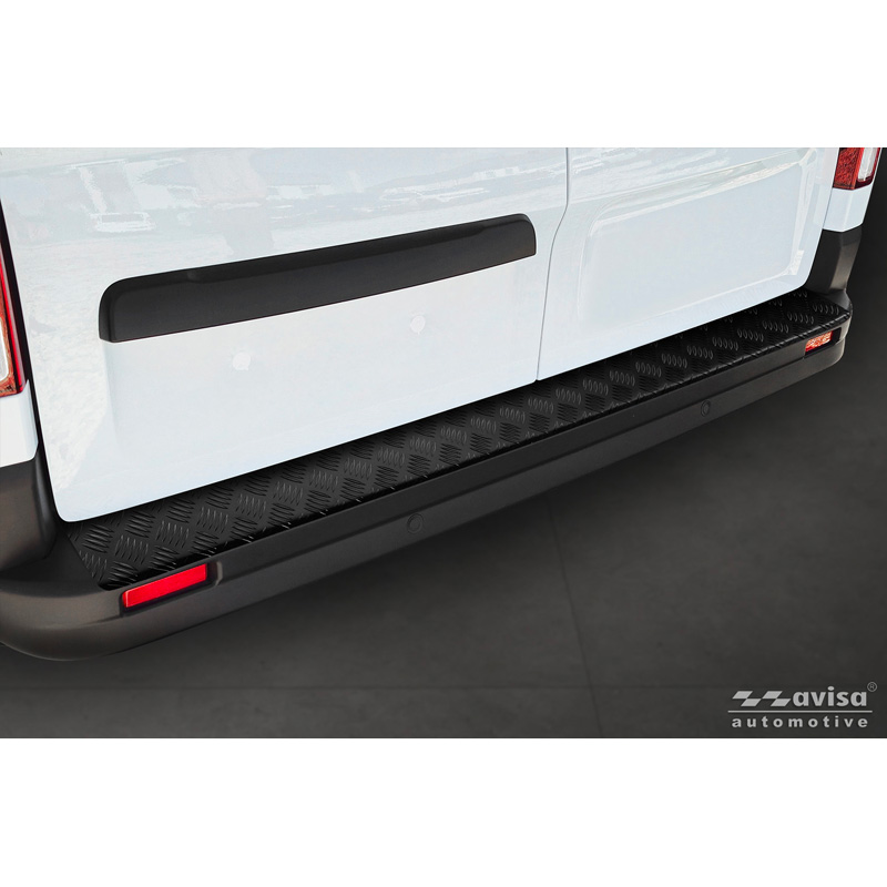 Avisa Matzwart Aluminium Achterbumperprotector  Renault Trafic III / Nissan NV300 2014- / Opel Vivaro 2014-2019 & Fiat Talento 2016-2021 '3mm Riffled Plate'