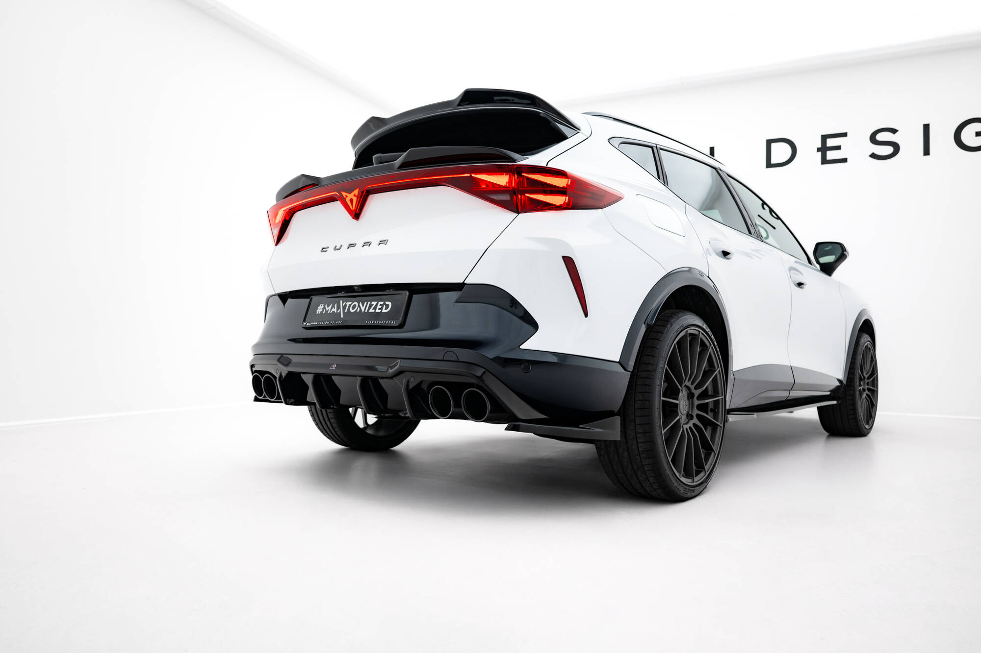 Diffuser Cupra Formentor Maxton Glans Zwart met Zwarte Sierstukken
