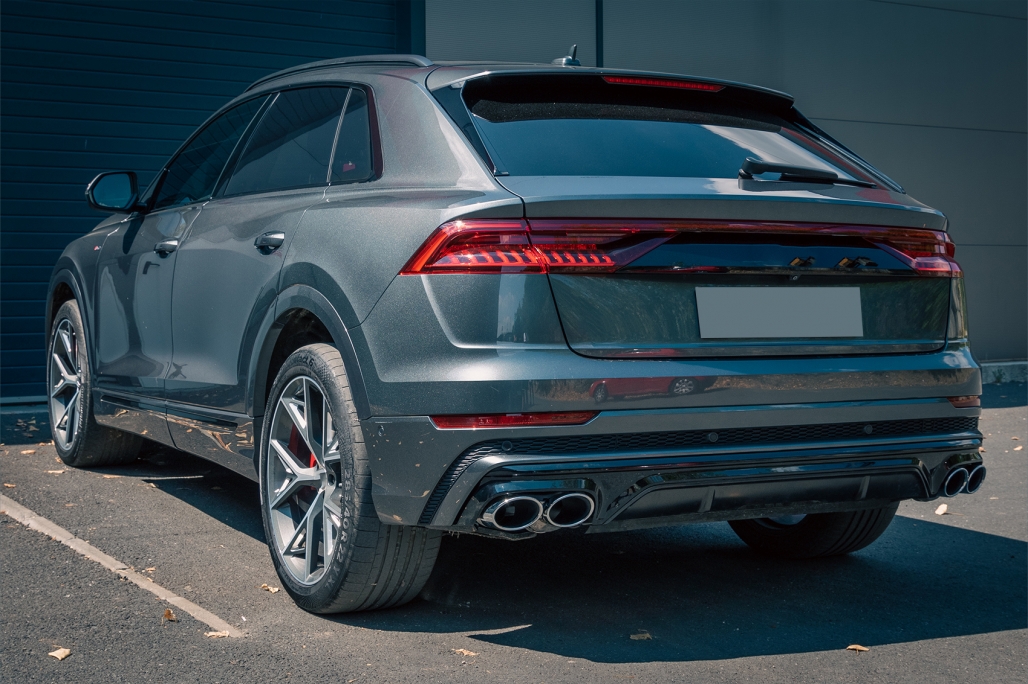 Audi SQ8 Diffuser S-Line zilvere sierstukken