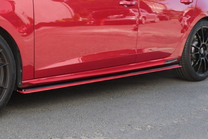 Zijskirts Seat Leon FR 5F Maxton Design glans zwart - rood V.3