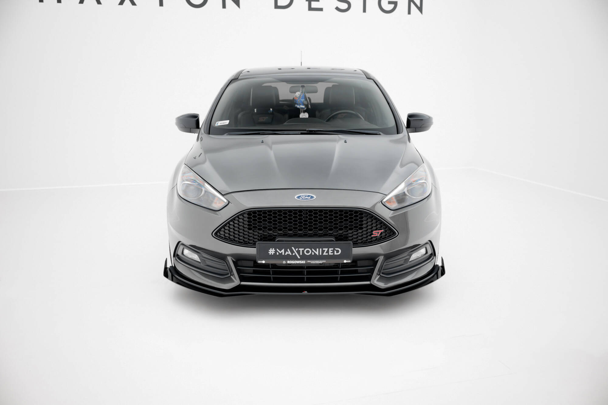 Street Pro Voorspoiler + Flaps Ford Focus ST MK3 Facelift Maxton Glanzend zwart