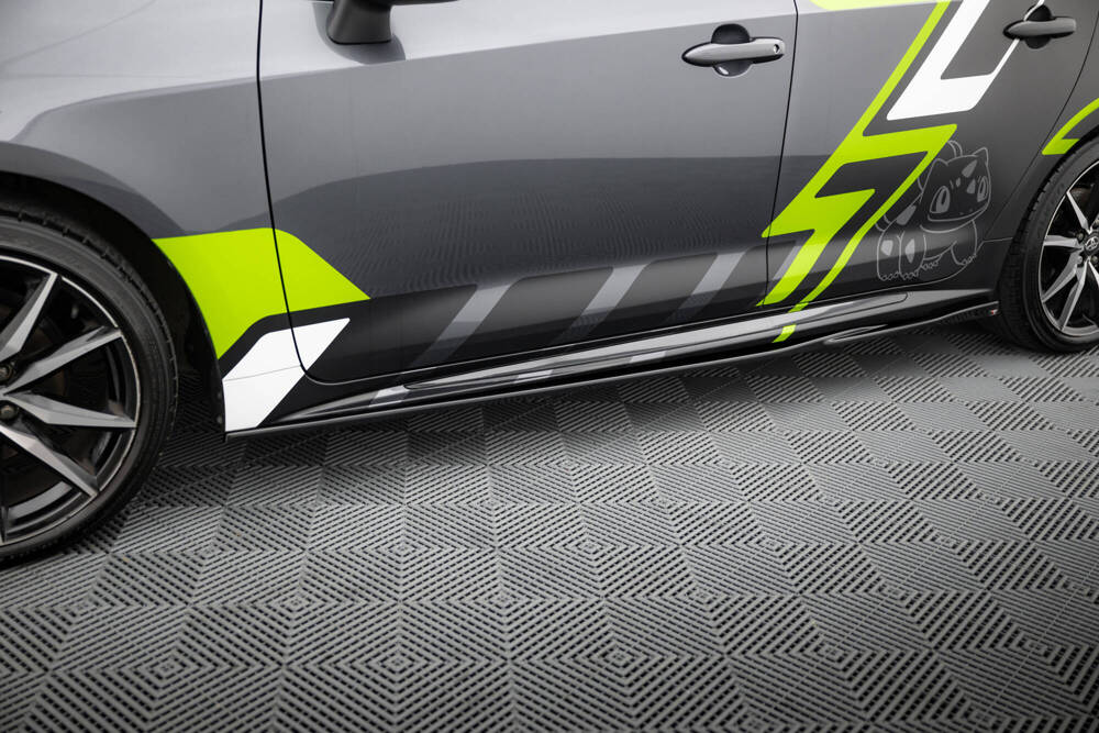 Zijskirts Toyota Corolla GR Sport Touring Sports XII