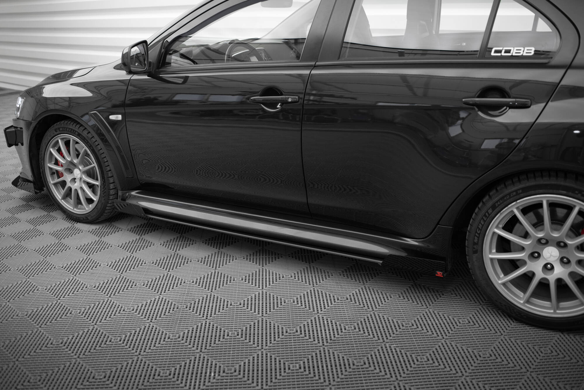 Street Pro Zijskirts + Flaps Mitsubishi Lancer EVO X Maxton Glanzend zwart