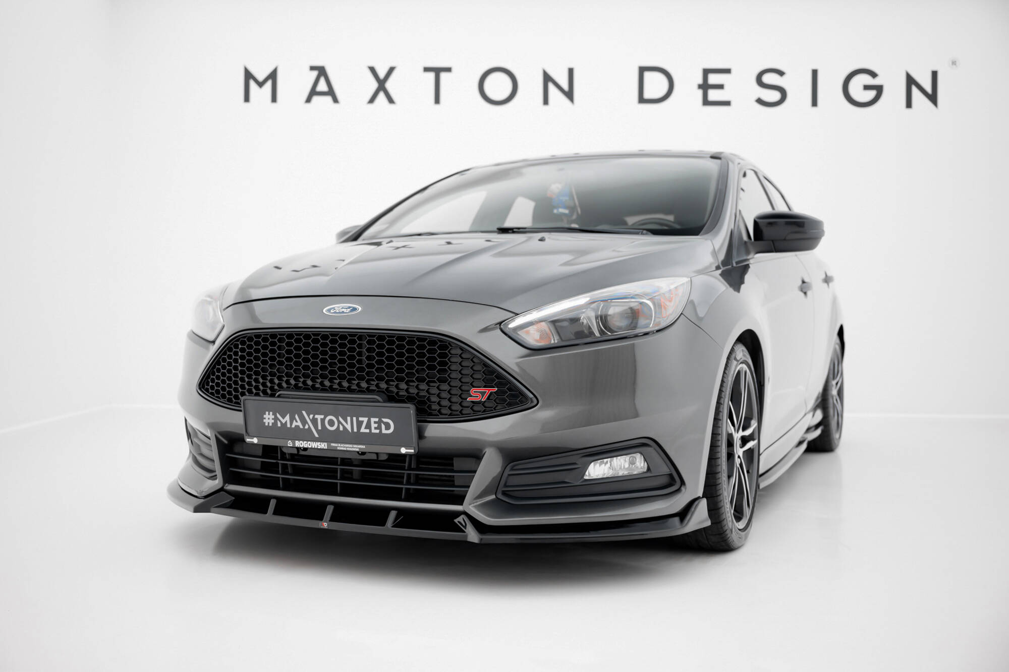 Voorspoiler V.6 Ford Focus ST MK3 Facelift Maxton Glanzend zwart