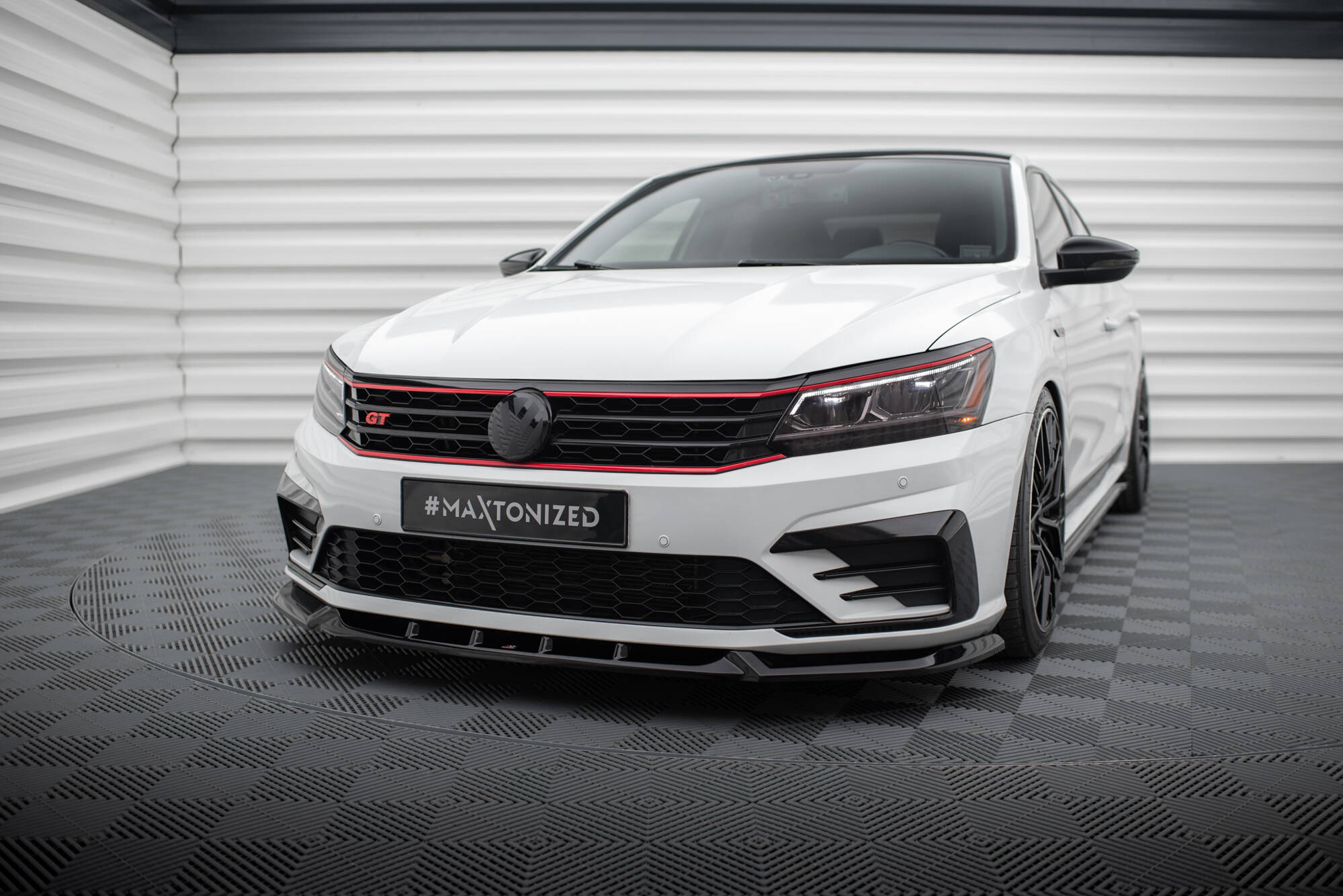 Bodykit Volkswagen Passat GT B8 Facelift USA Maxton Glanzend zwart