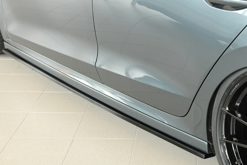 Zijskirts Skoda Octavia RS (NX) Rieger Glanzend zwart
