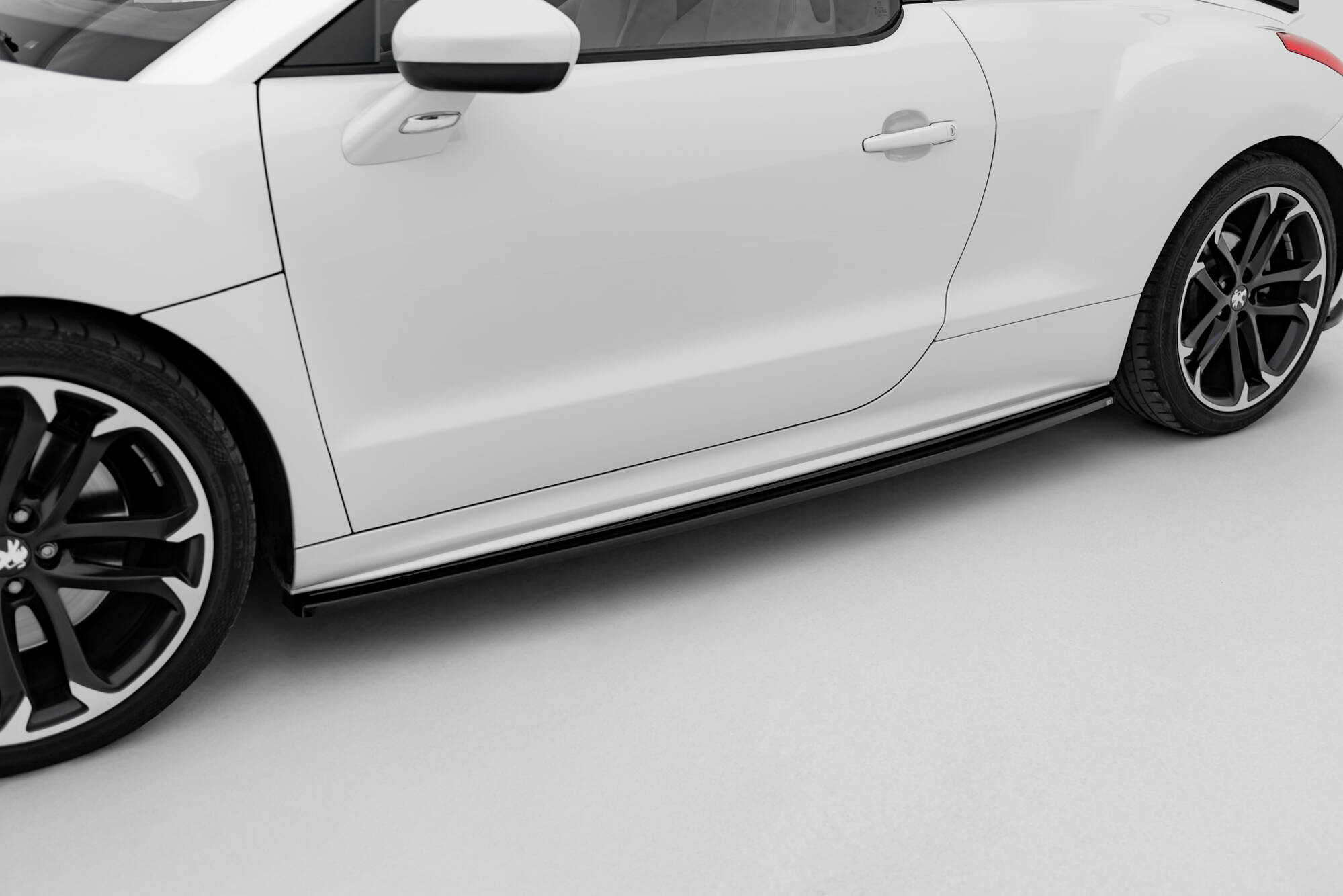 Bodykit Peugeot RCZ MK1 maxton Glanzend zwart