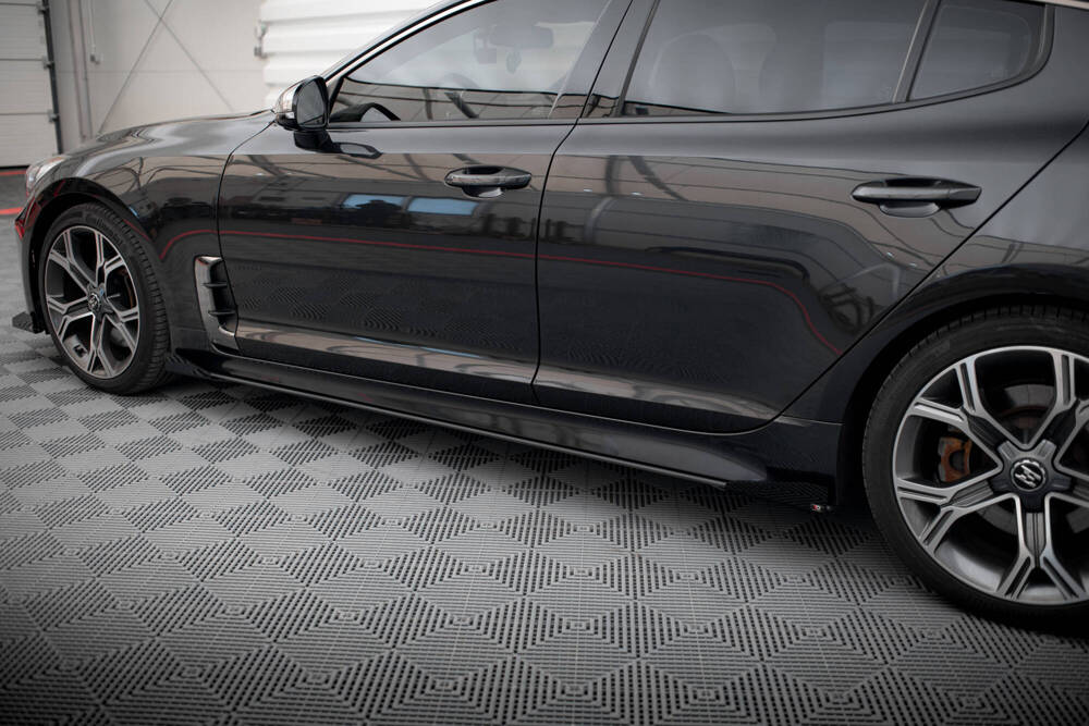 Zijskirts met Canards KIA Stinger GT Maxton Street Pro