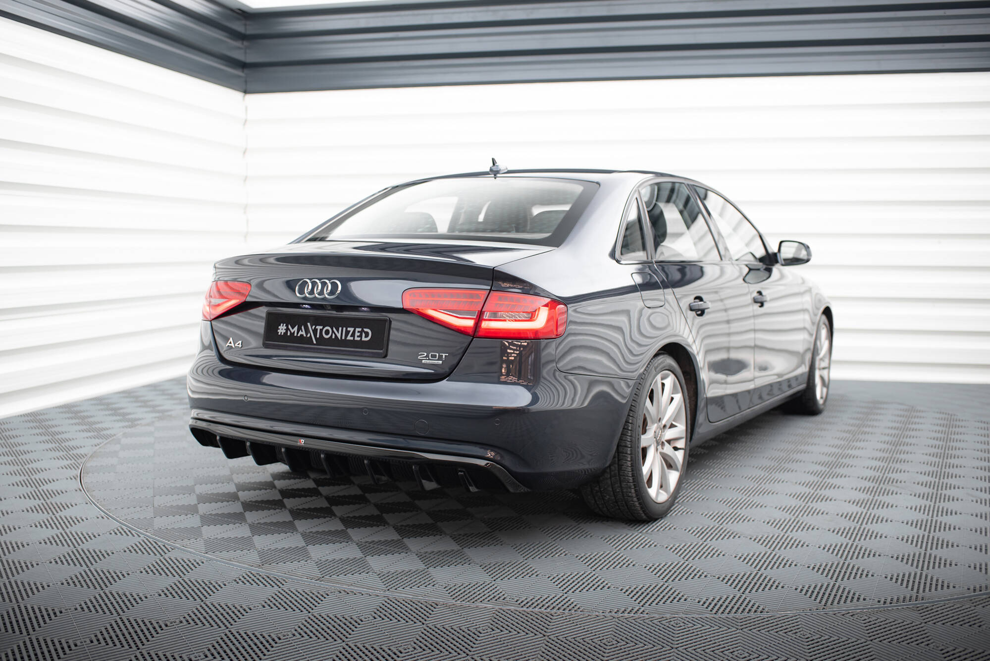 Achter Diffuser Audi A4 B8 Facelift Maxton Glans zwart (Enkelzijdige versie met dubbele uitlaat)