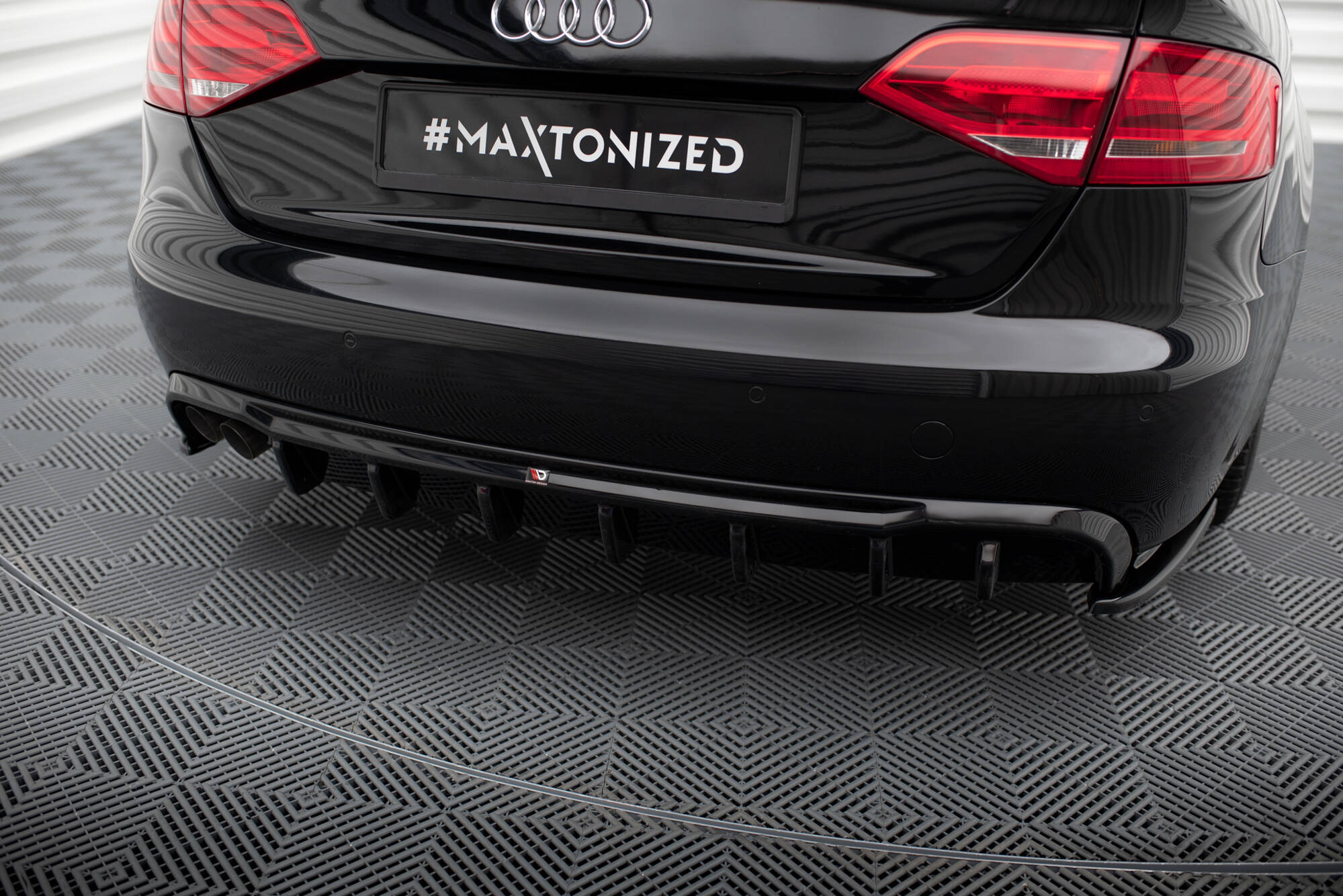 Achter Diffuser Audi A4 B8 07-11 Maxton Glans zwart (enkelzijdige versie met dubbele uitlaat)