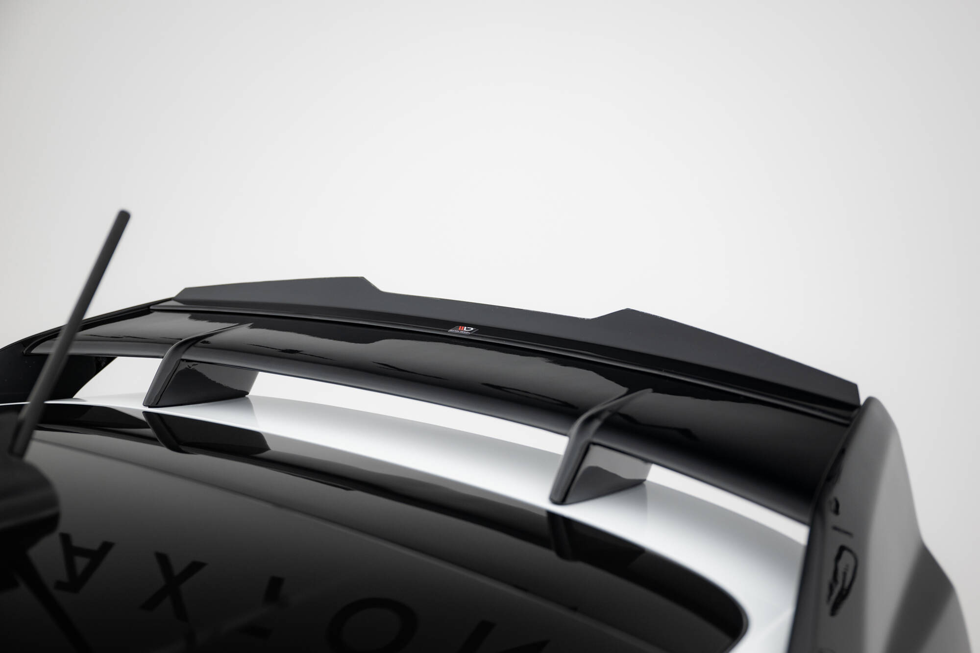 Spoiler Cap Ford Fiesta Standaard / ST / ST-Line MK8 Maxton Glanzend zwart