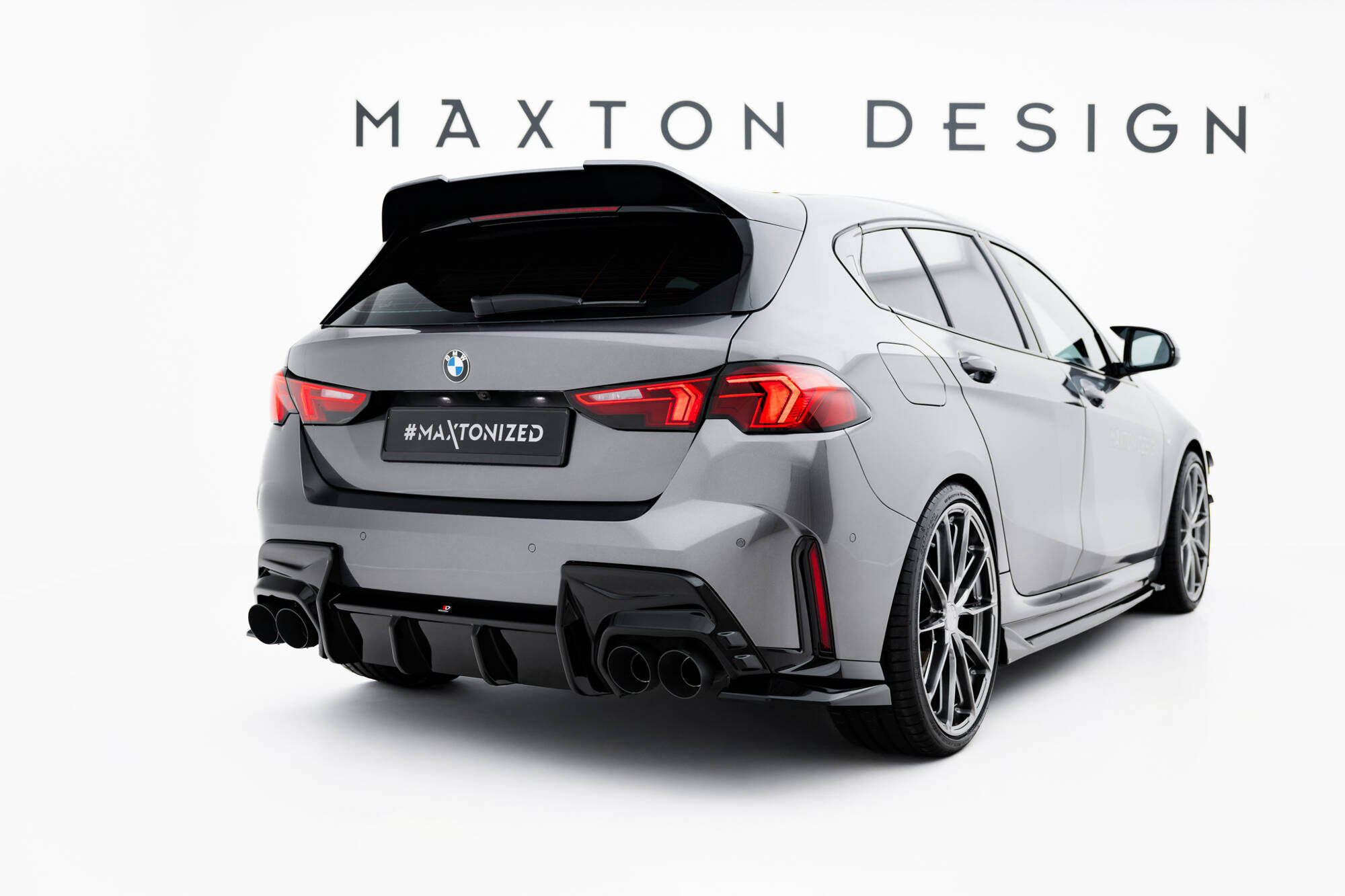 Bodykit V.2 BMW M135i F70 Maxton Glanzend zwart