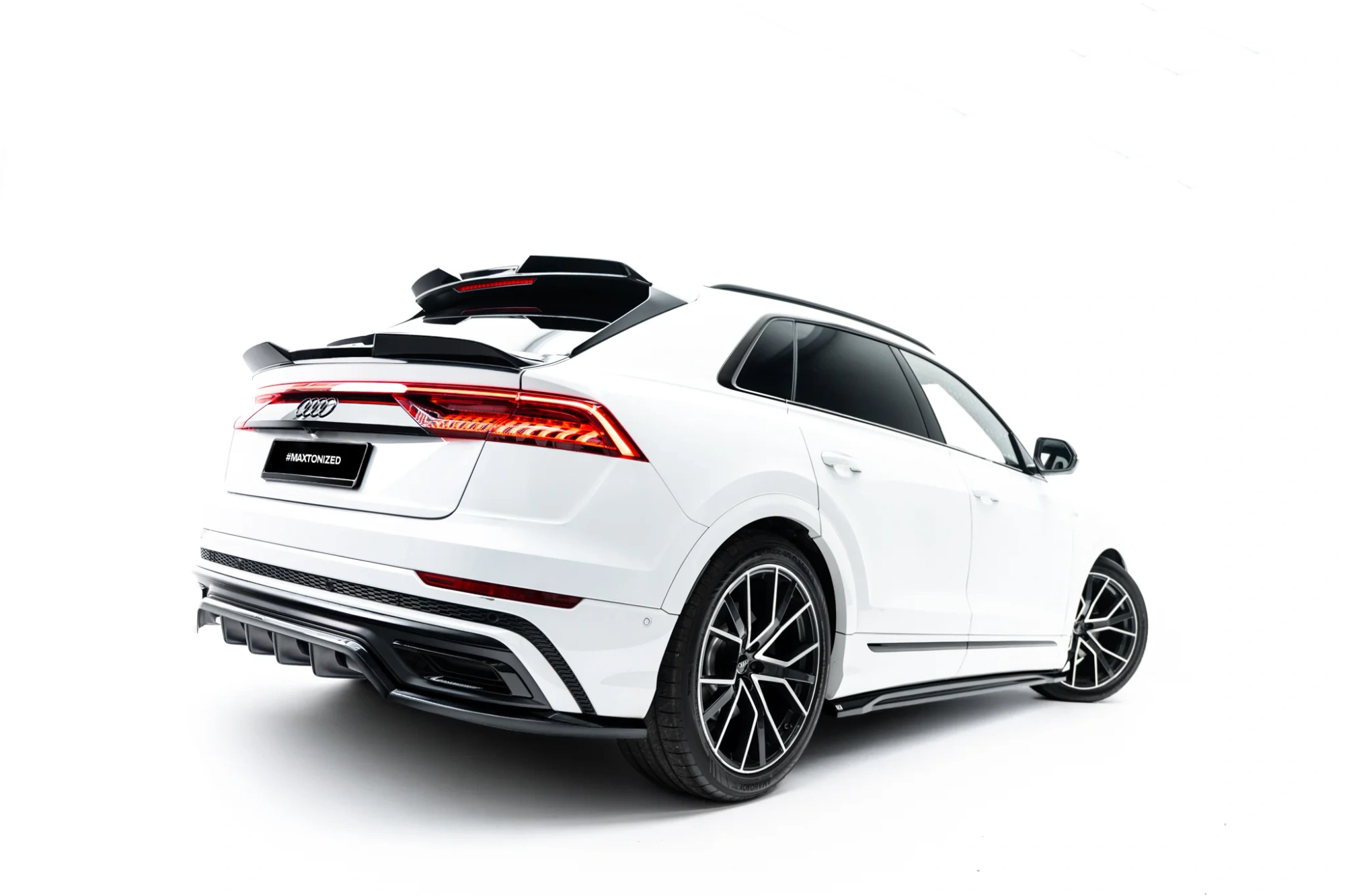 Onderste 3D Spoiler passend voor Audi Q8 / Q8 S-Line / SQ8 / RSQ8 Glans Zwart – Maxton Design