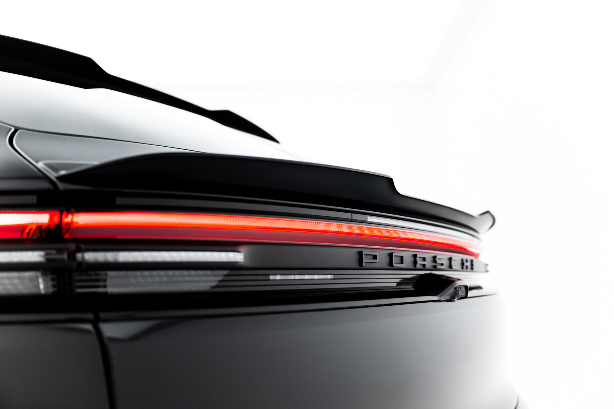 Acherklepspoiler laag Cap Porsche Macan EV Mk1
