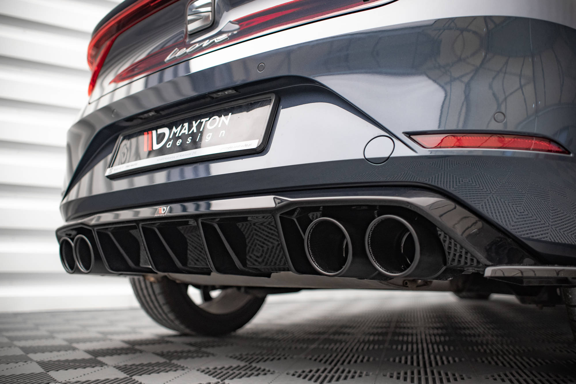 Diffuser Seat Leon FR MK4 Glans Zwart incl. sierstukken
