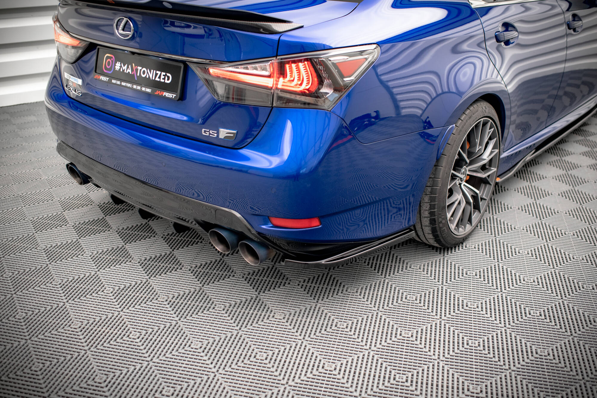 Bodykit Lexus GS F MK4 Facelift Maxton Glanzend zwart