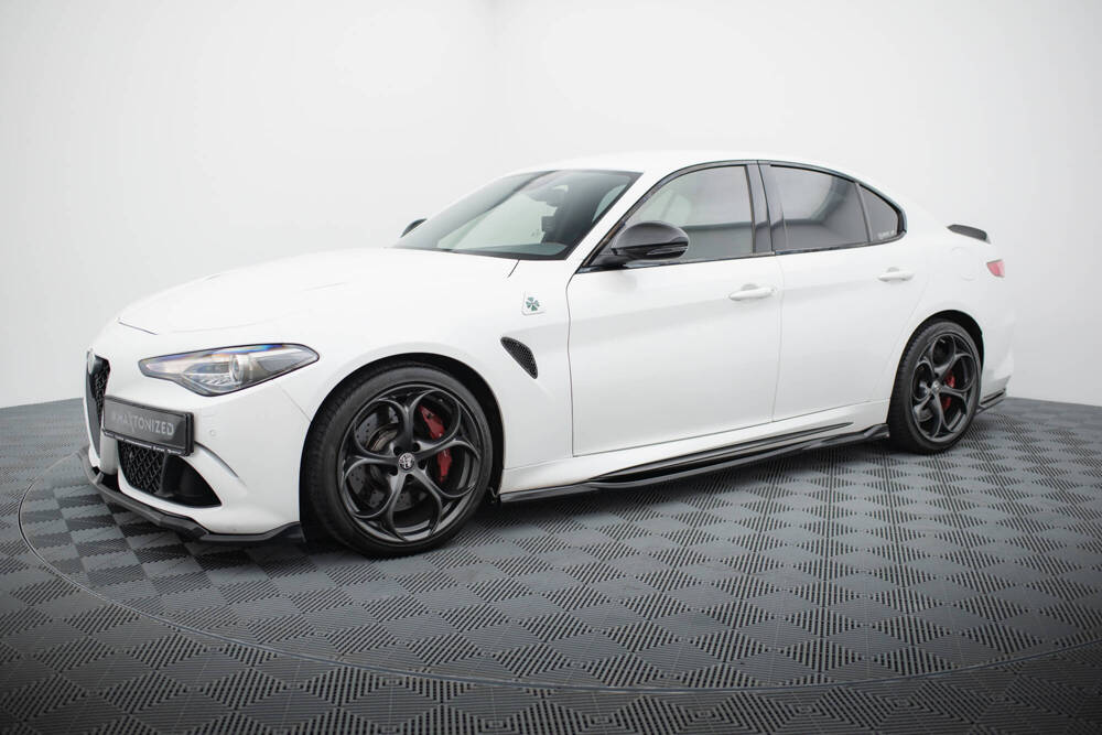 Zijskirts Alfa Romeo Giulia Quadrifoglio