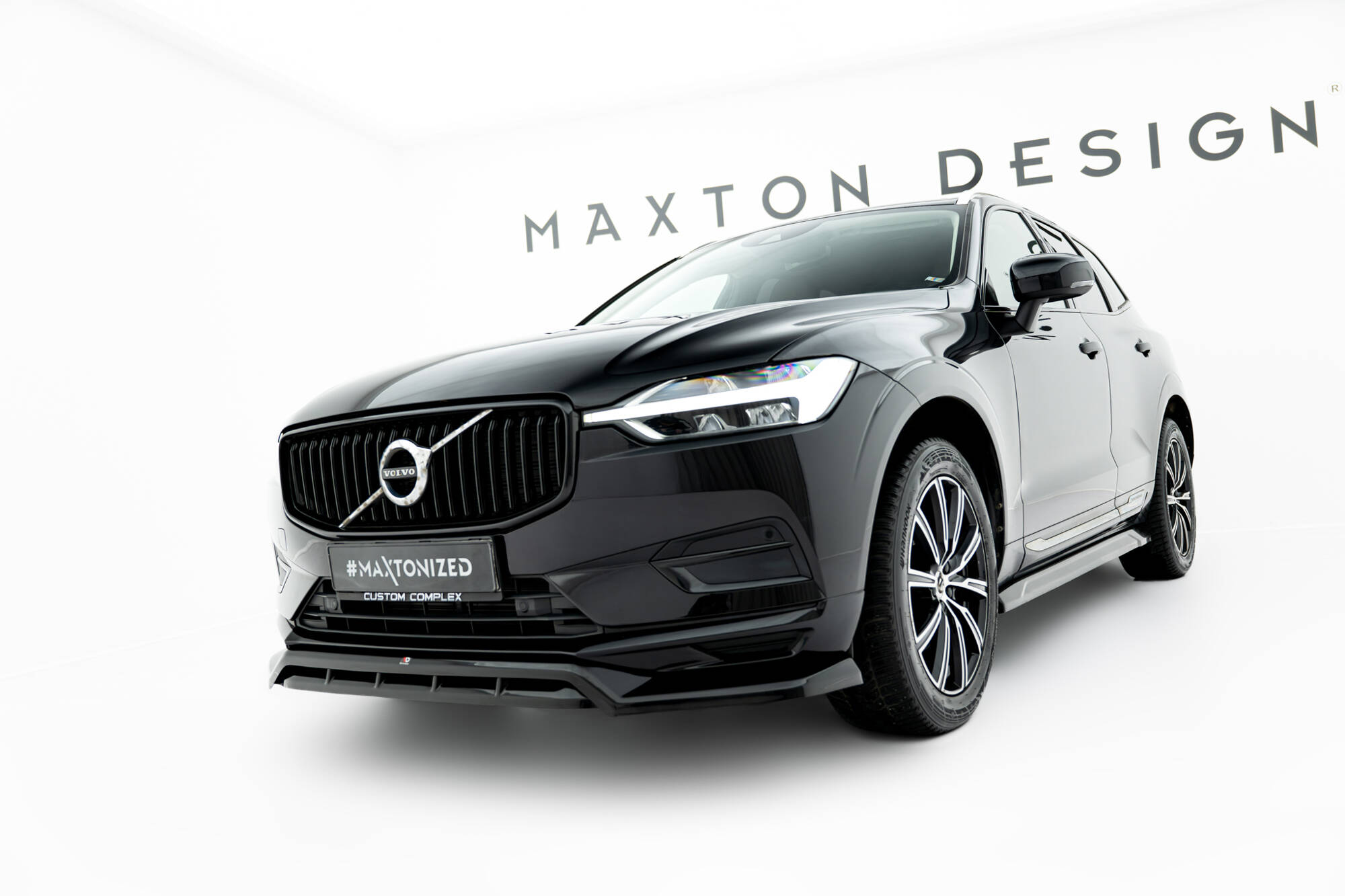 Voorspoiler Volvo XC60 MK2 Maxton Glanzend zwart