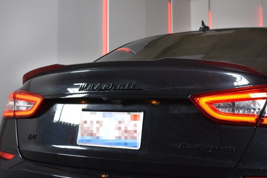 Spoiler cap Maserati Quattroporte Maxton Design Glans zwart