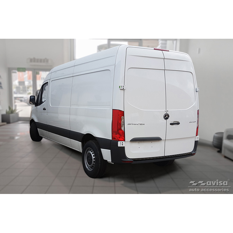 Matzwart Aluminium Achterbumperprotector  Mercedes Sprinter III 2018- 'Riffled plate'