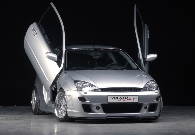 Voorbumper Ford Focus 11.01- met uitsparing voor sp-i Rieger