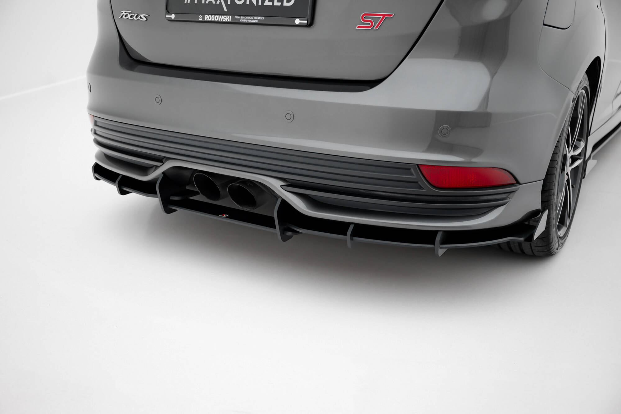 Street Pro Achter Diffuser + Flaps Ford Focus ST MK3 Facelift Maxton Glanzend zwart