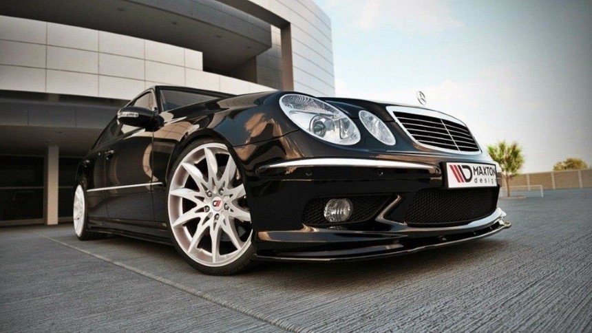 Voorspoiler Mercedes E W211 AMG Maxton Design glans zwart