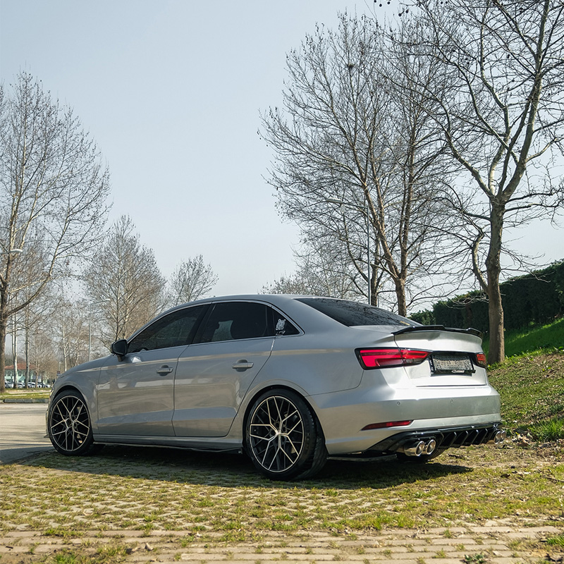 Oneway Complete bodykit  Audi A3 (8V) Sedan Facelift 2016-2020 (dubbele uitlaat L/R) - Glanzend zwart