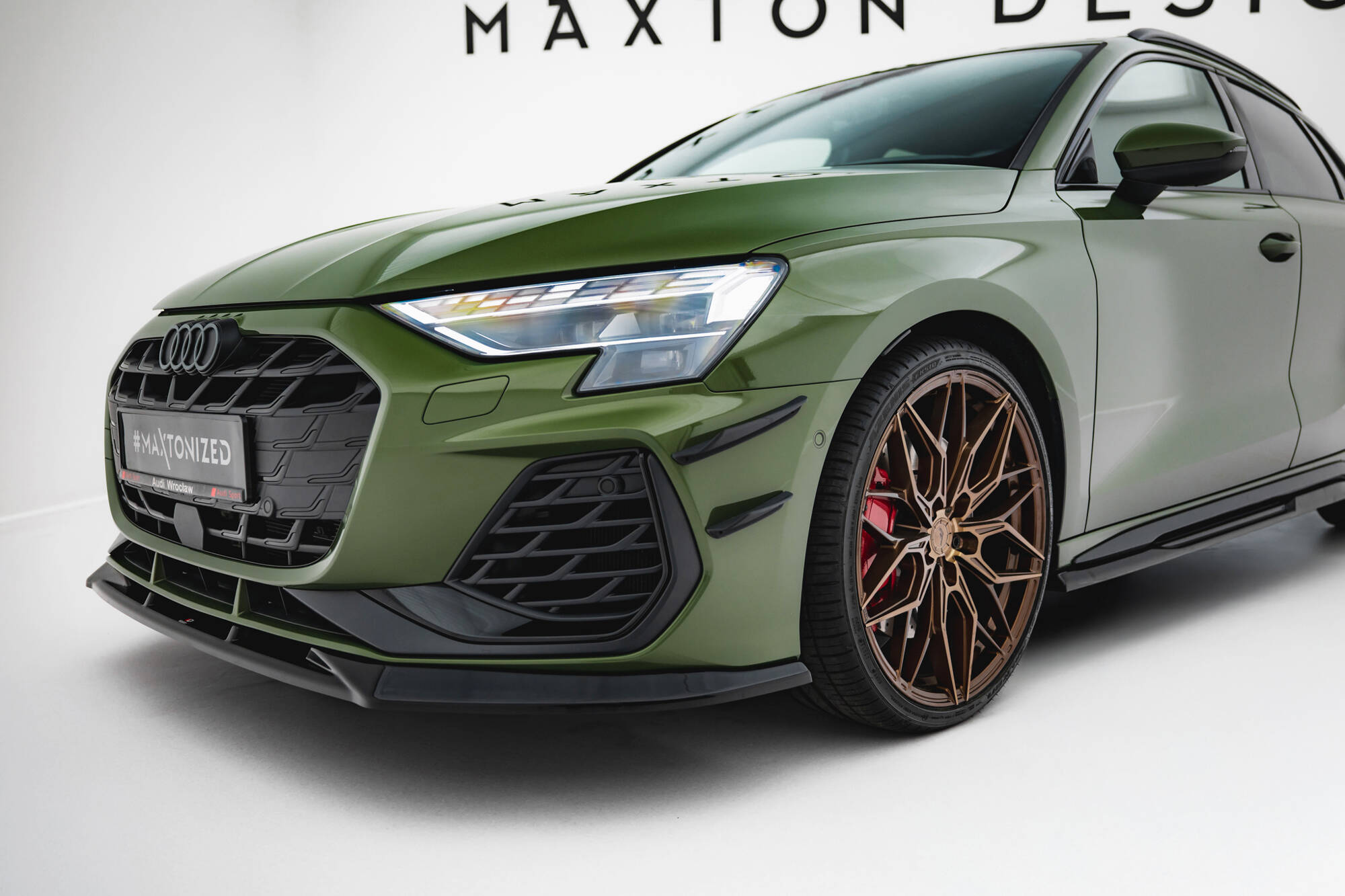 Voorbumper vleugels Audi S3 / A3 S-line 8Y Facelift Maxton Glanzend zwart